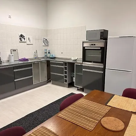 Апартаменты Einzelzimmer In Ferienwohnung